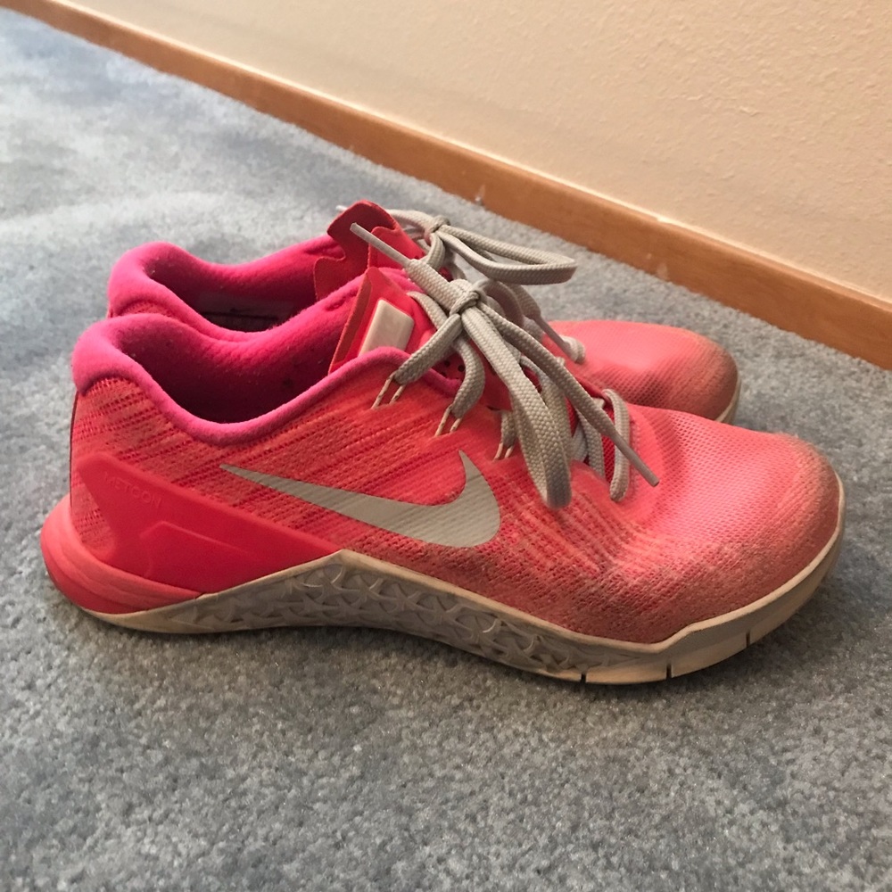 ✨Moving Sale✨ Nike Metcon 3 Pink Size 6